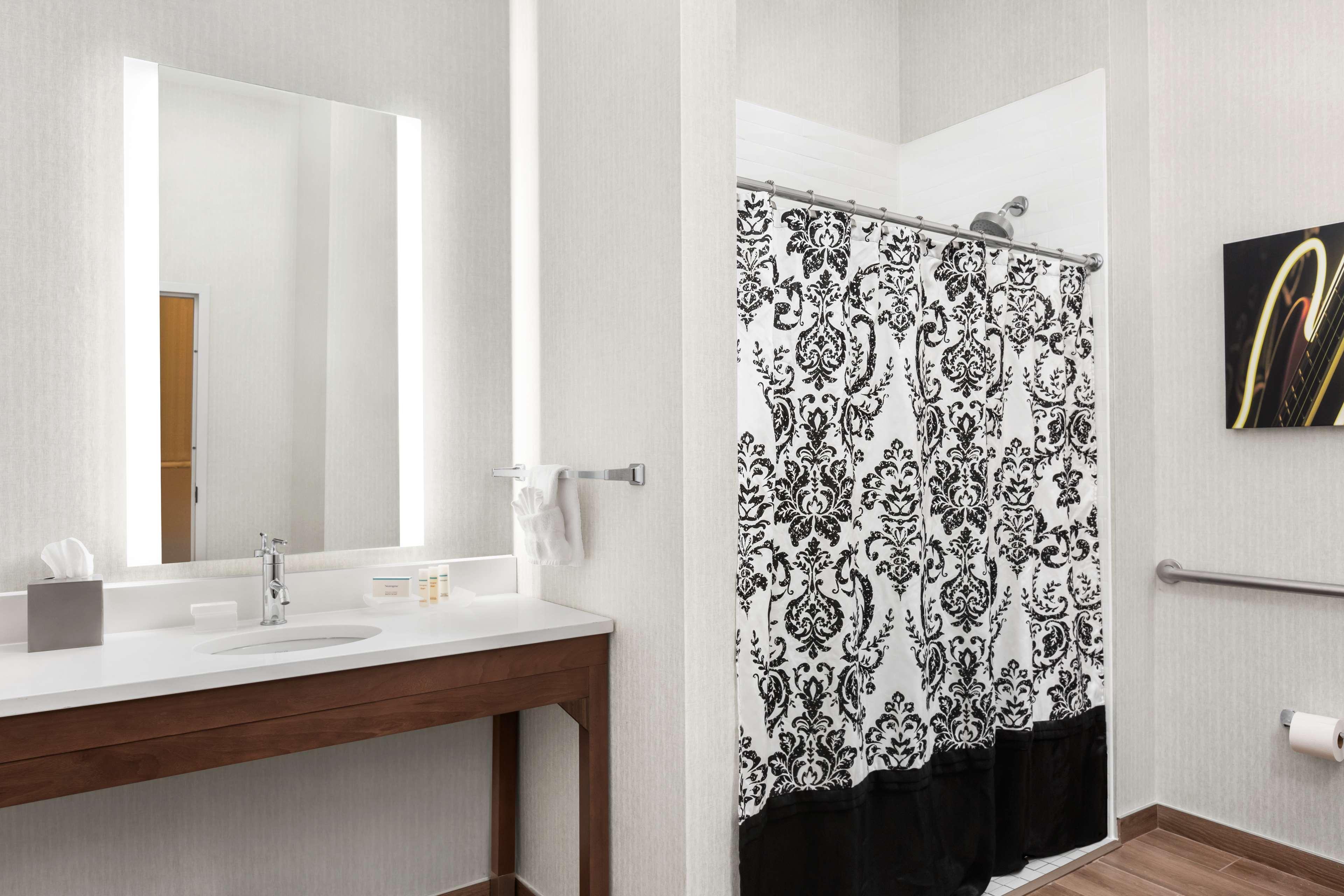 Homewood Suites By Hilton Nashville Downtown Екстериор снимка